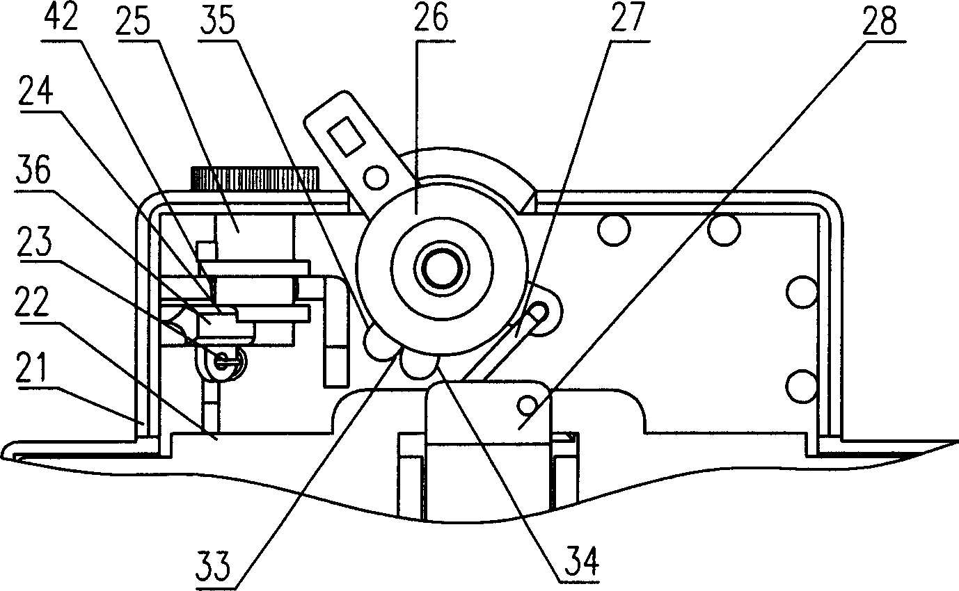 Action locking gear of isolation switch