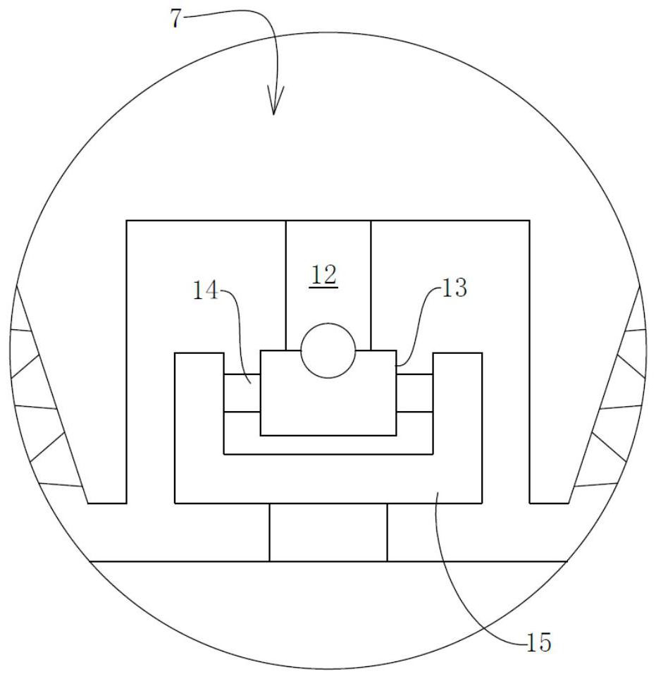 Crushing device for kitchen garbage recycling system and system with same