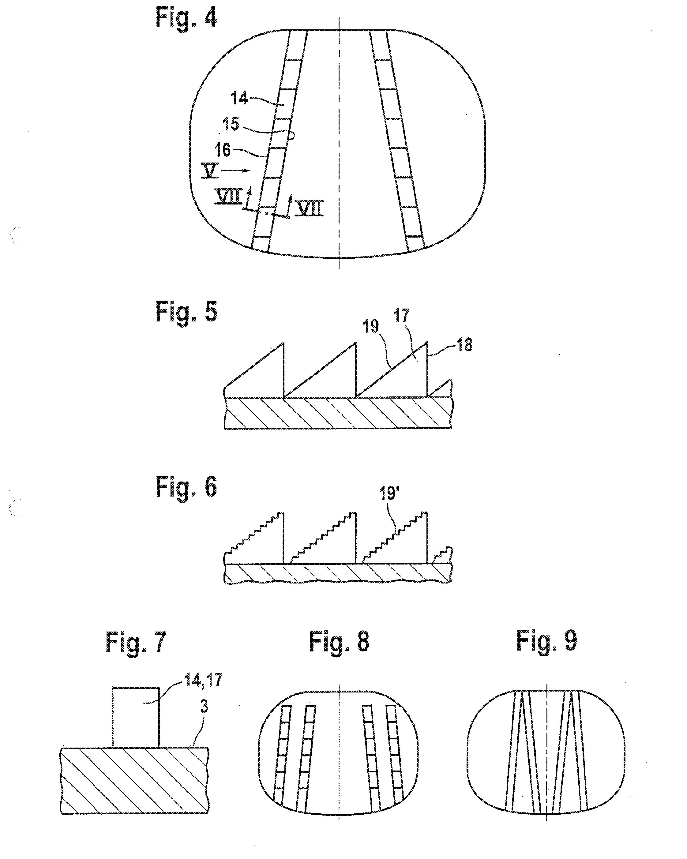 Intervertebral prosthesis with self-tapping fixing projections