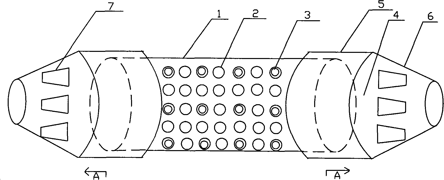 Living blowfish transportation device and preparing method