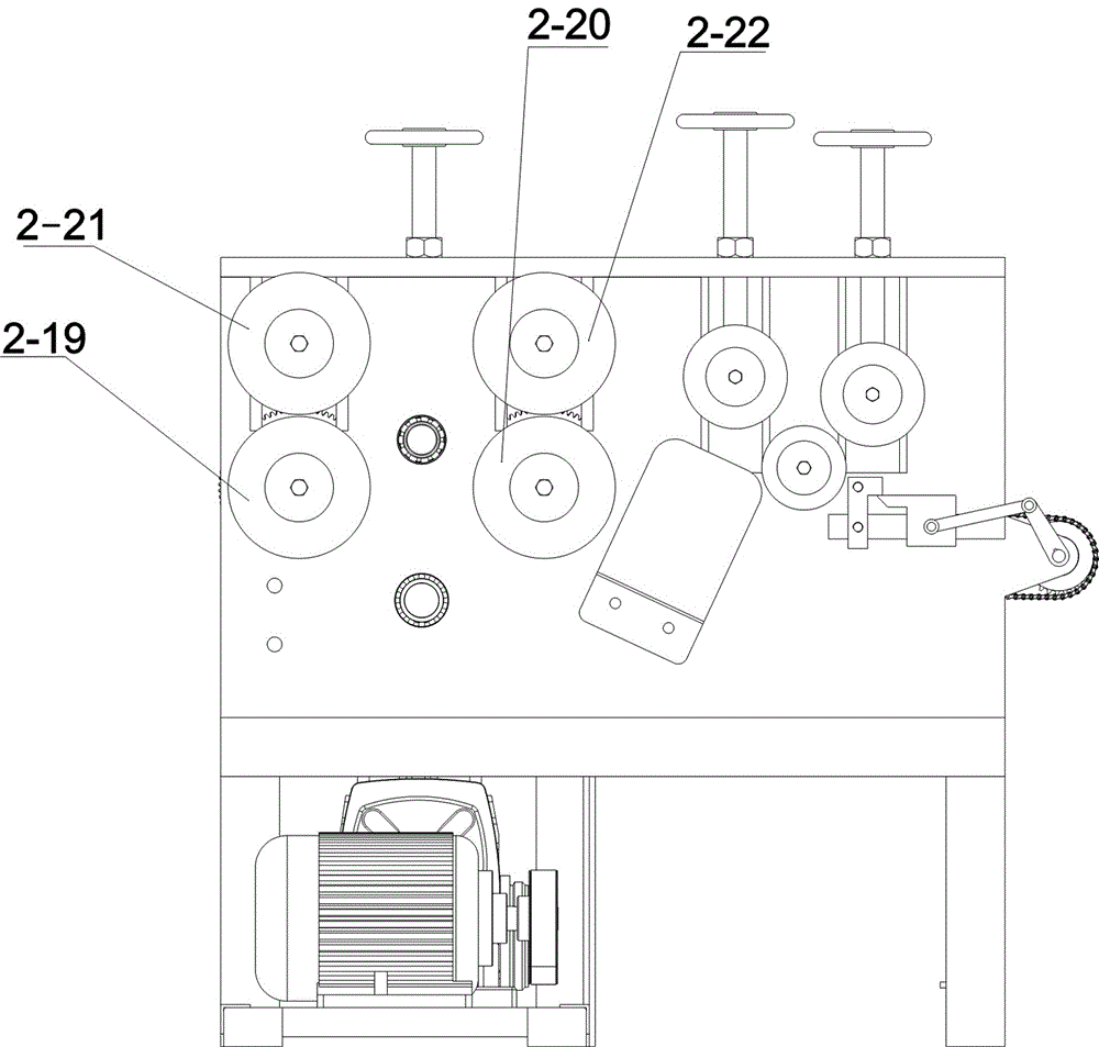 An intermittent feeding device with adjustable feeding length