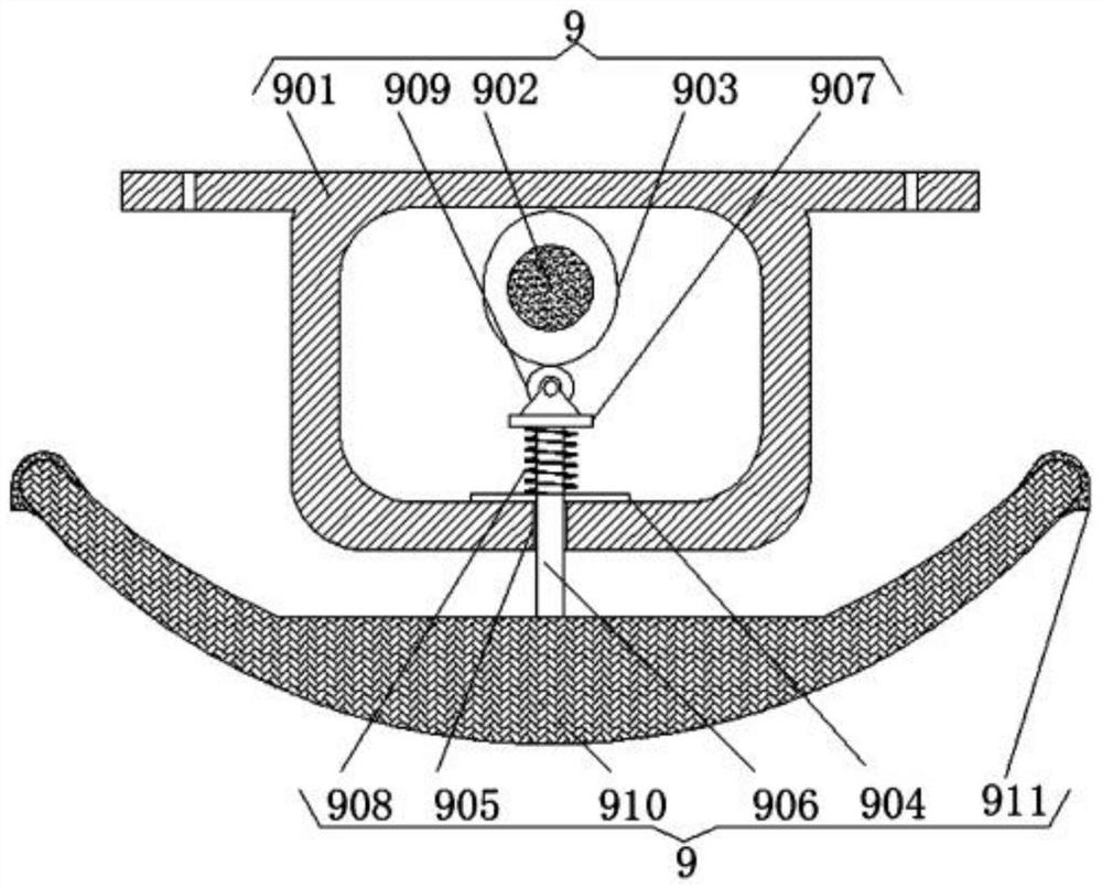 Household garlic clove crushing device based on dual effects of impact force and torque and using method