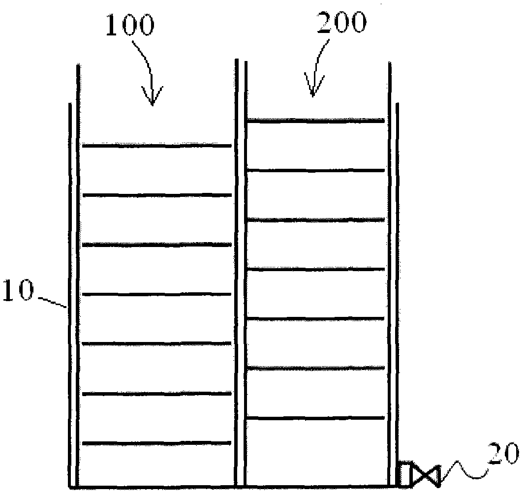 Microalgae collecting device and microalgae collecting method