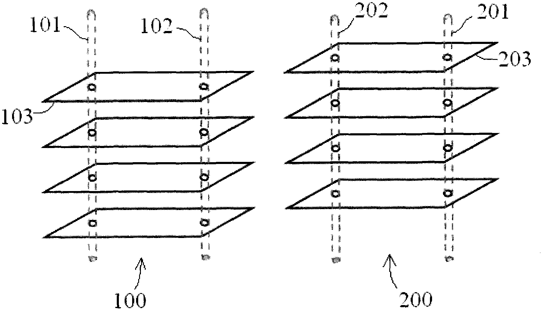 Microalgae collecting device and microalgae collecting method