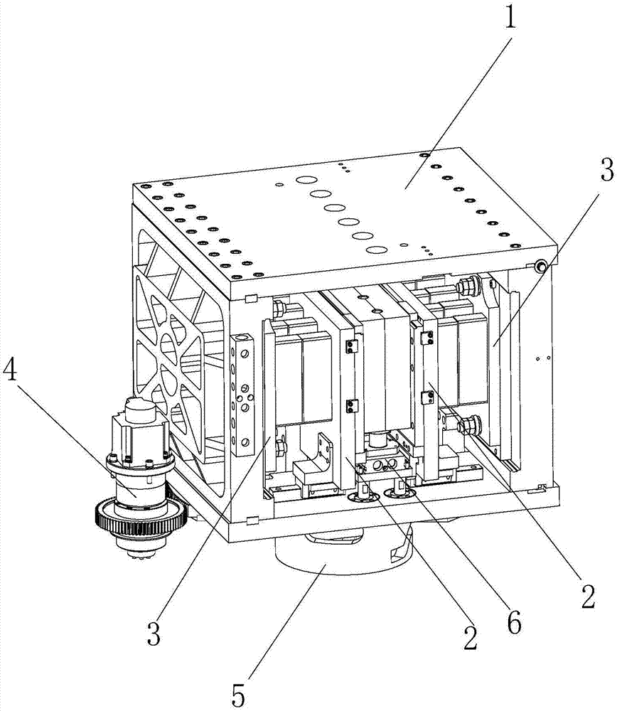 Die opening and closing device for bottle blowing machine