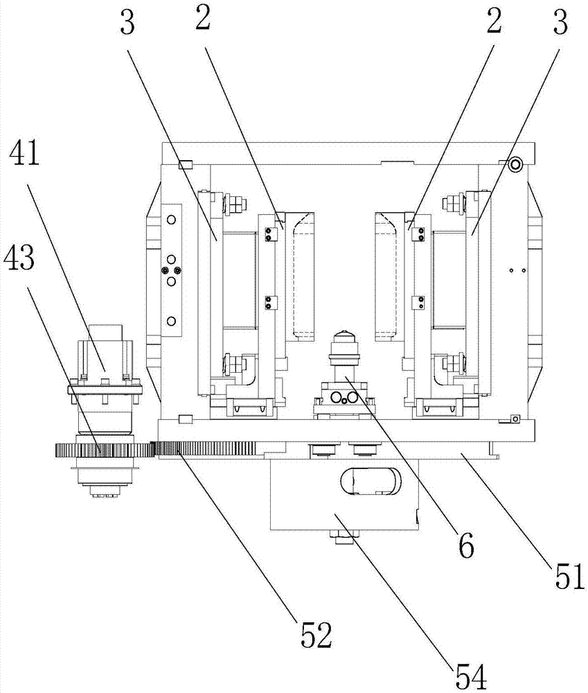 Die opening and closing device for bottle blowing machine