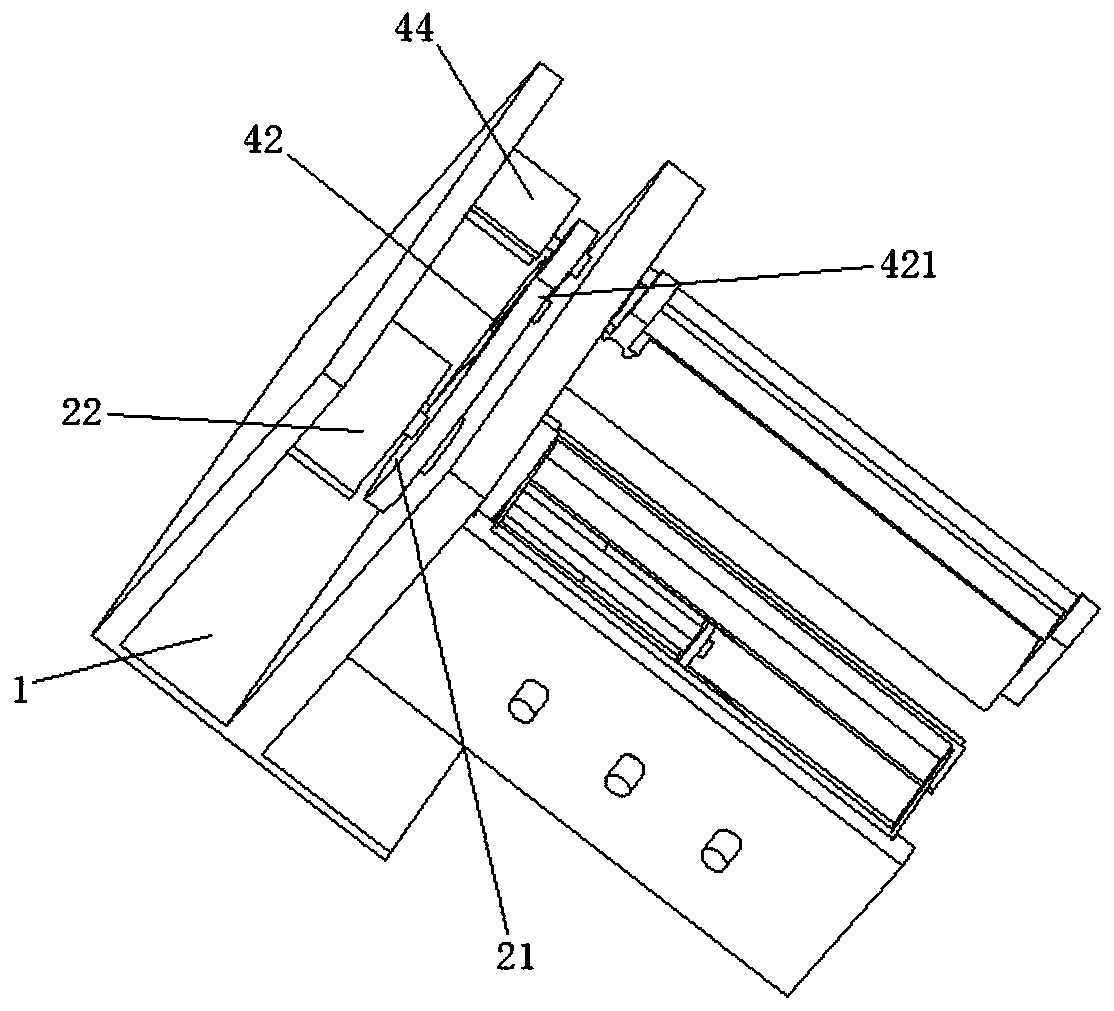 Automatic machining device for vehicle-mounted air conditioner accessories