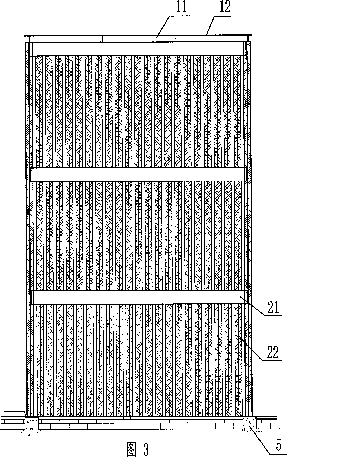 Noise reducing and anti-freezing device outside power plant cooling tower