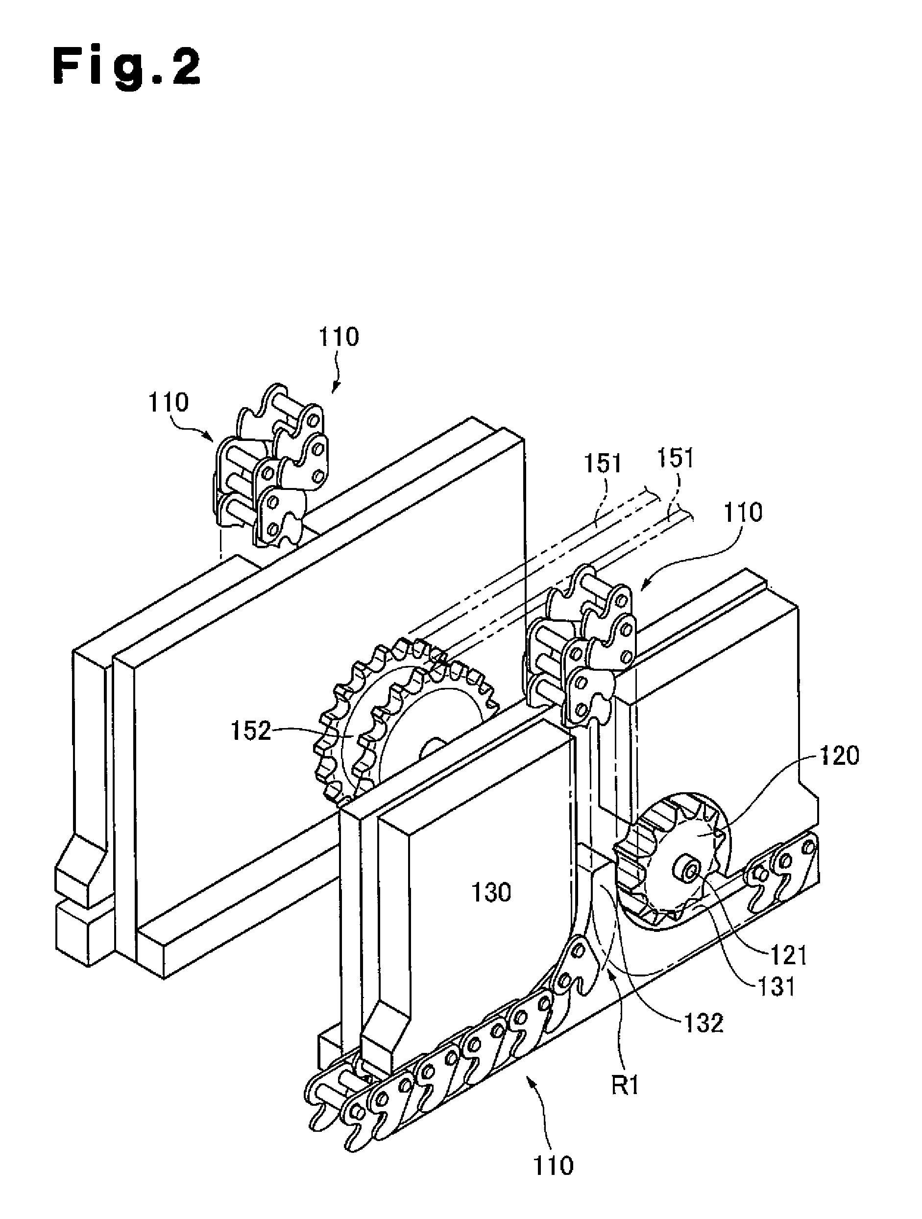 Advancing/retracting actuation device with meshing chain