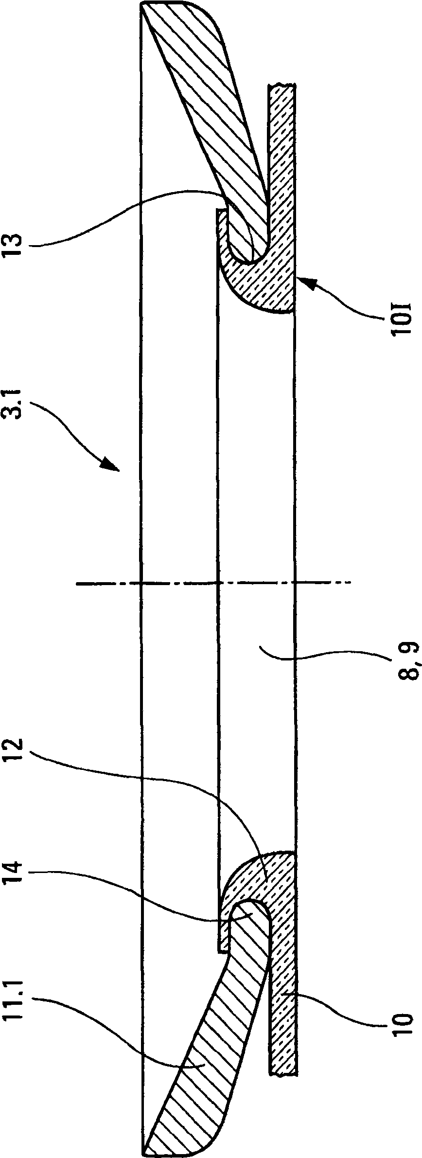 Connection device between an artificial heart and the natural atria