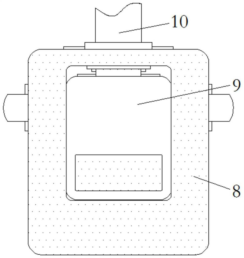 A device for removing oxide skin on the surface of pipe fittings with strong applicability