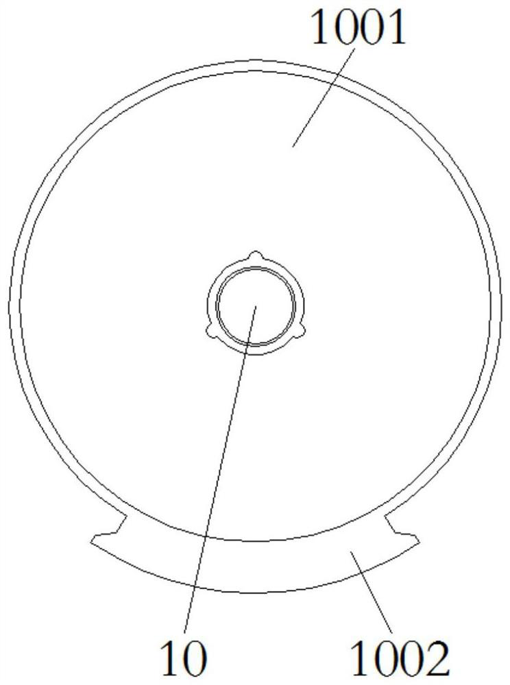 A device for removing oxide skin on the surface of pipe fittings with strong applicability