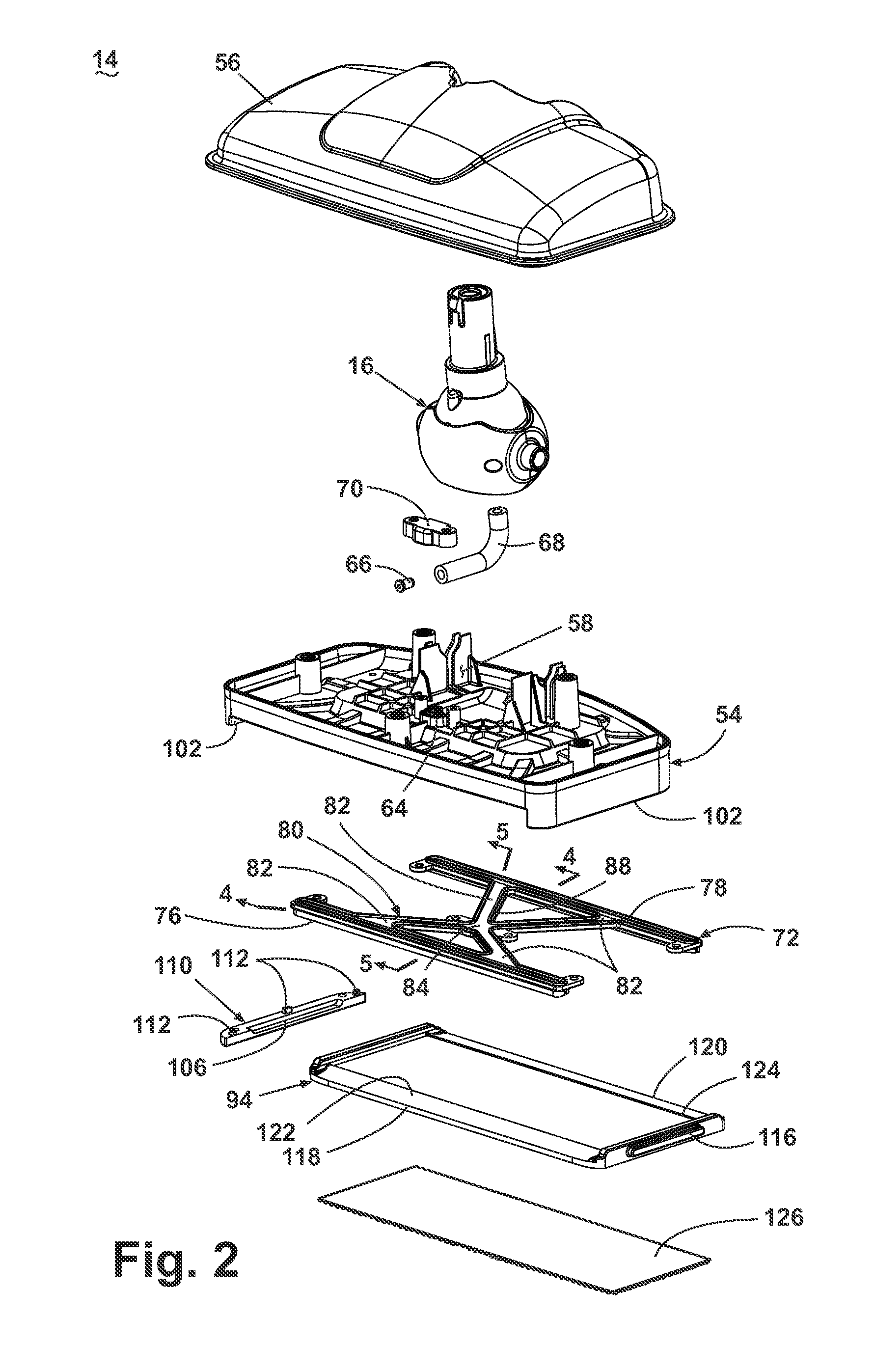 Steam mop with shuttling steam distributor