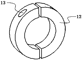 Feeding mechanism achieving continuous leather material guide and preventing material from being stuck