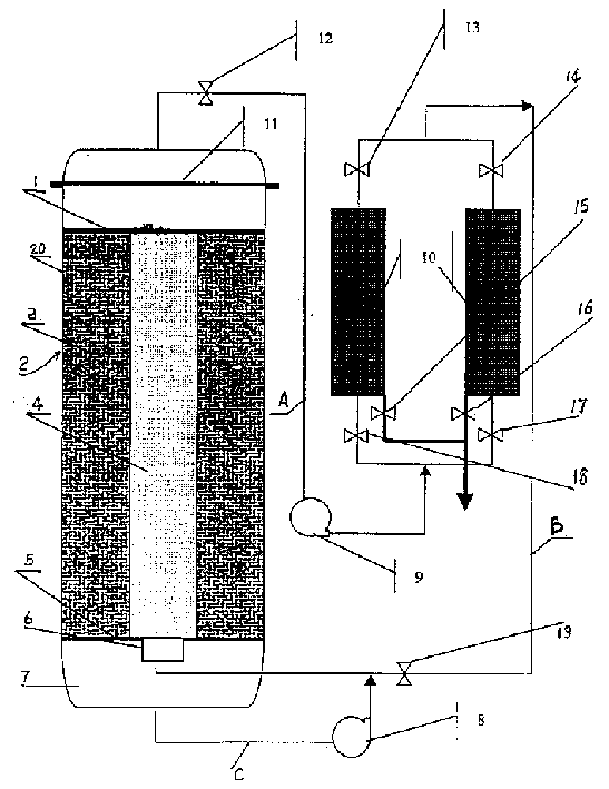 Method of preparing ethanol through cellulose solid phase enzymolysis and liquid fermentation coupling and its installation