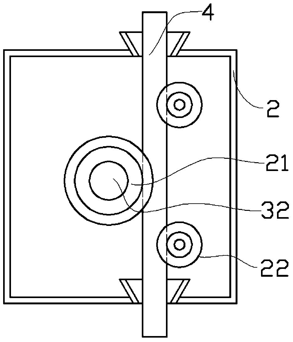 Automatic electrowelding electrode feeder