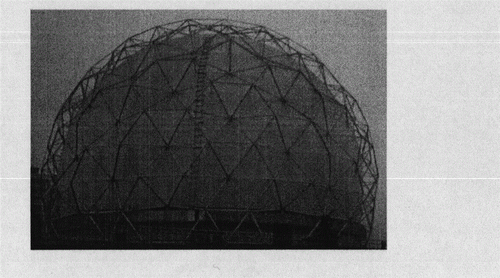 Large-space metal reticulated shell structure suitable for field equipment maintenance and its construction method