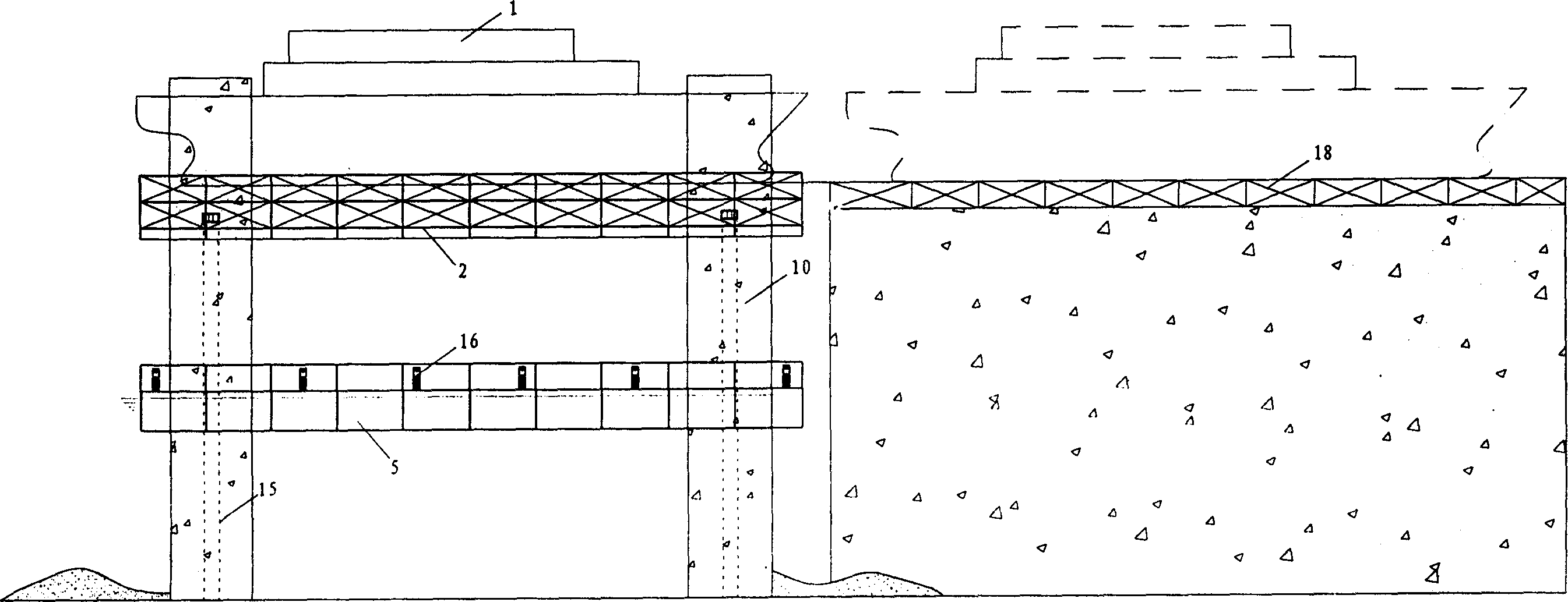 Gravity balance type ship vertical lifter