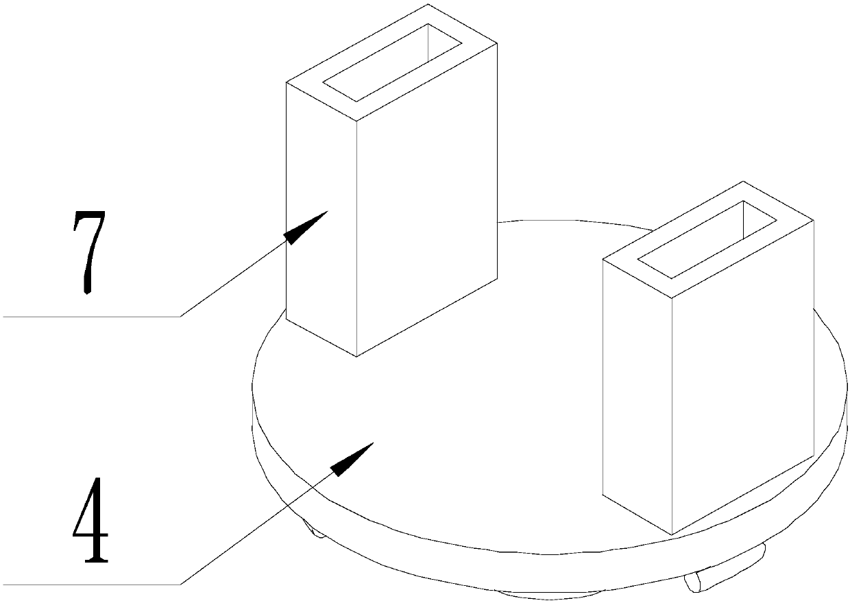 Environment-friendly dust reducing device transporting method for improving loading efficiency