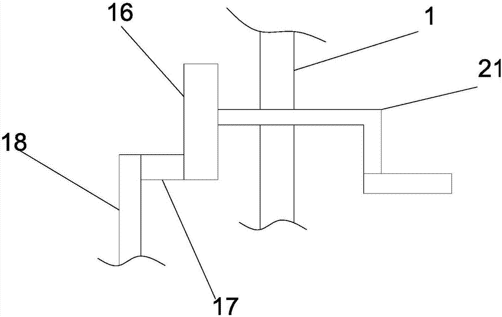 Smashing device for grain processing