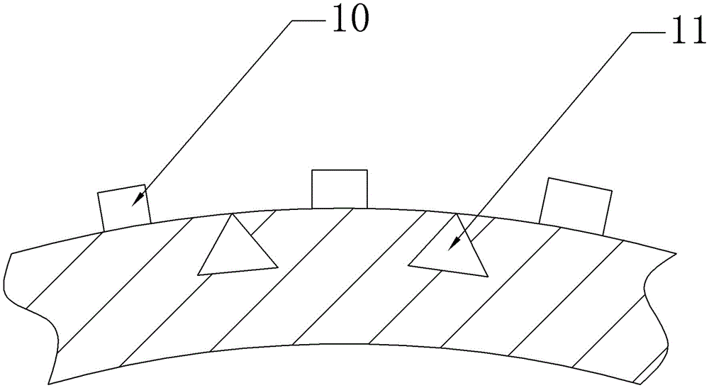 Clamping device for abnormal-shape glass bottle