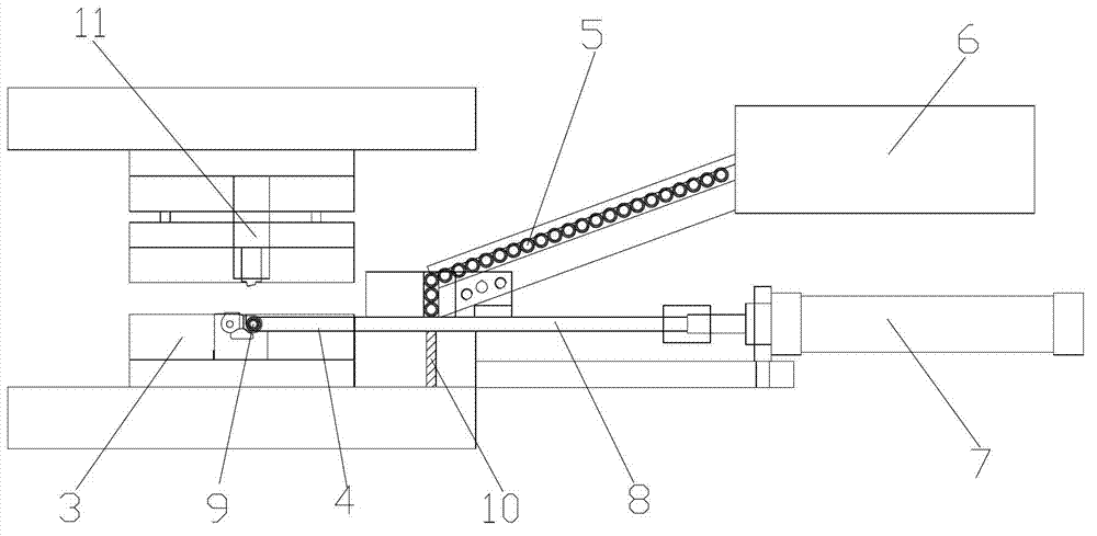 Feeding device for automatic shaft-riveting of transmission chain