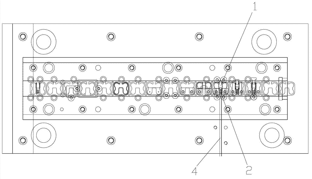 Feeding device for automatic shaft-riveting of transmission chain