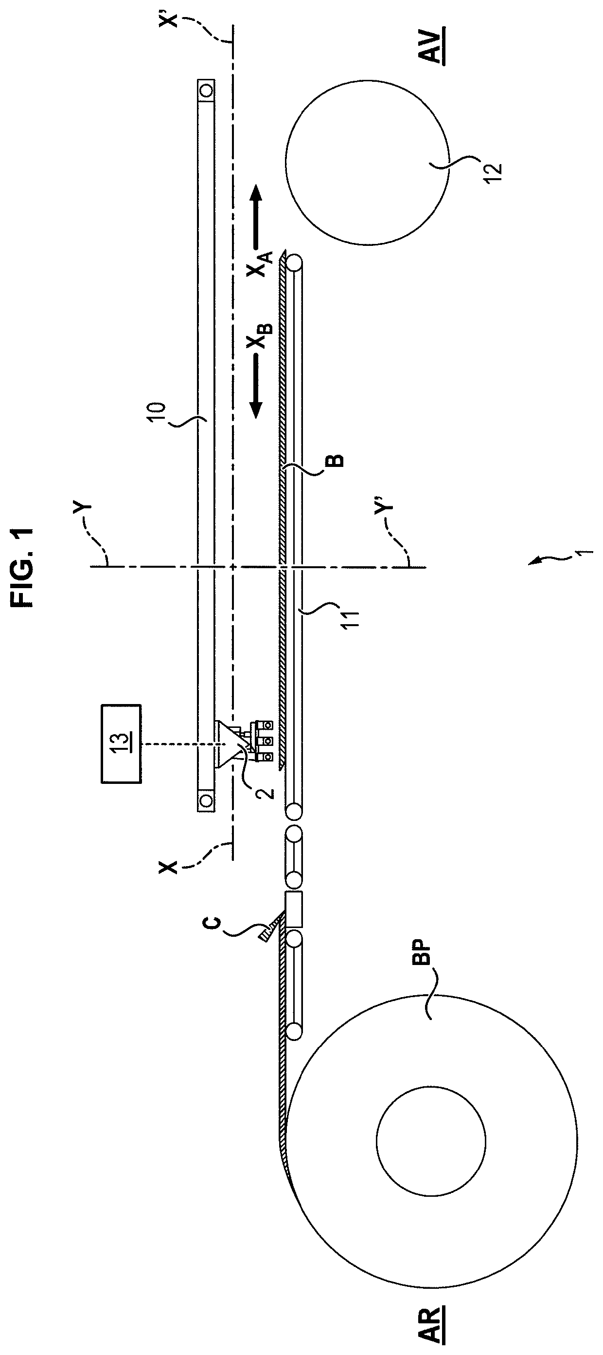 Automated device for gripping and handling a tread for  a tire