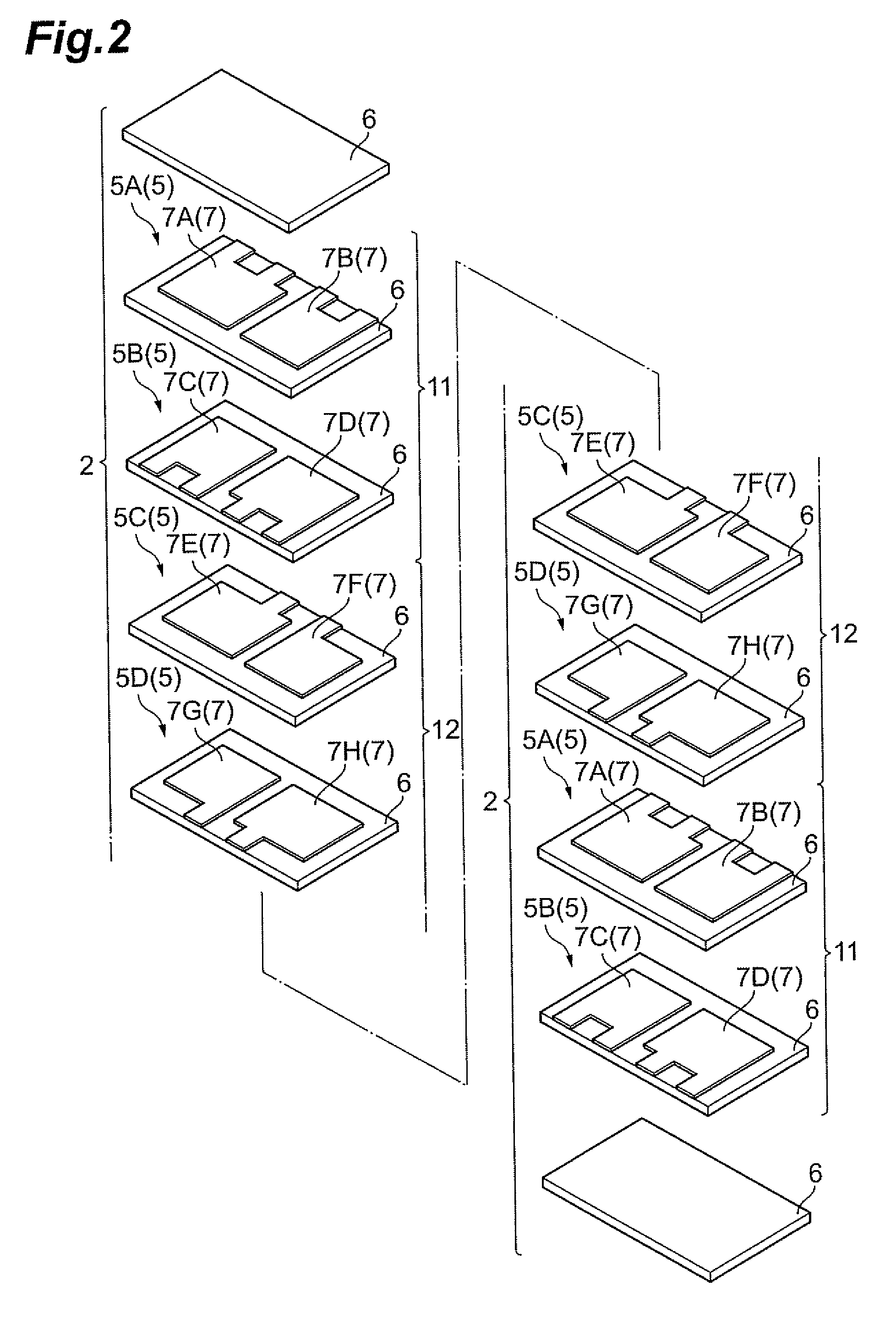 Multilayer capacitor array having terminal conductor, to which internal electrodes are connected in parallel, connected in series to external electrodes