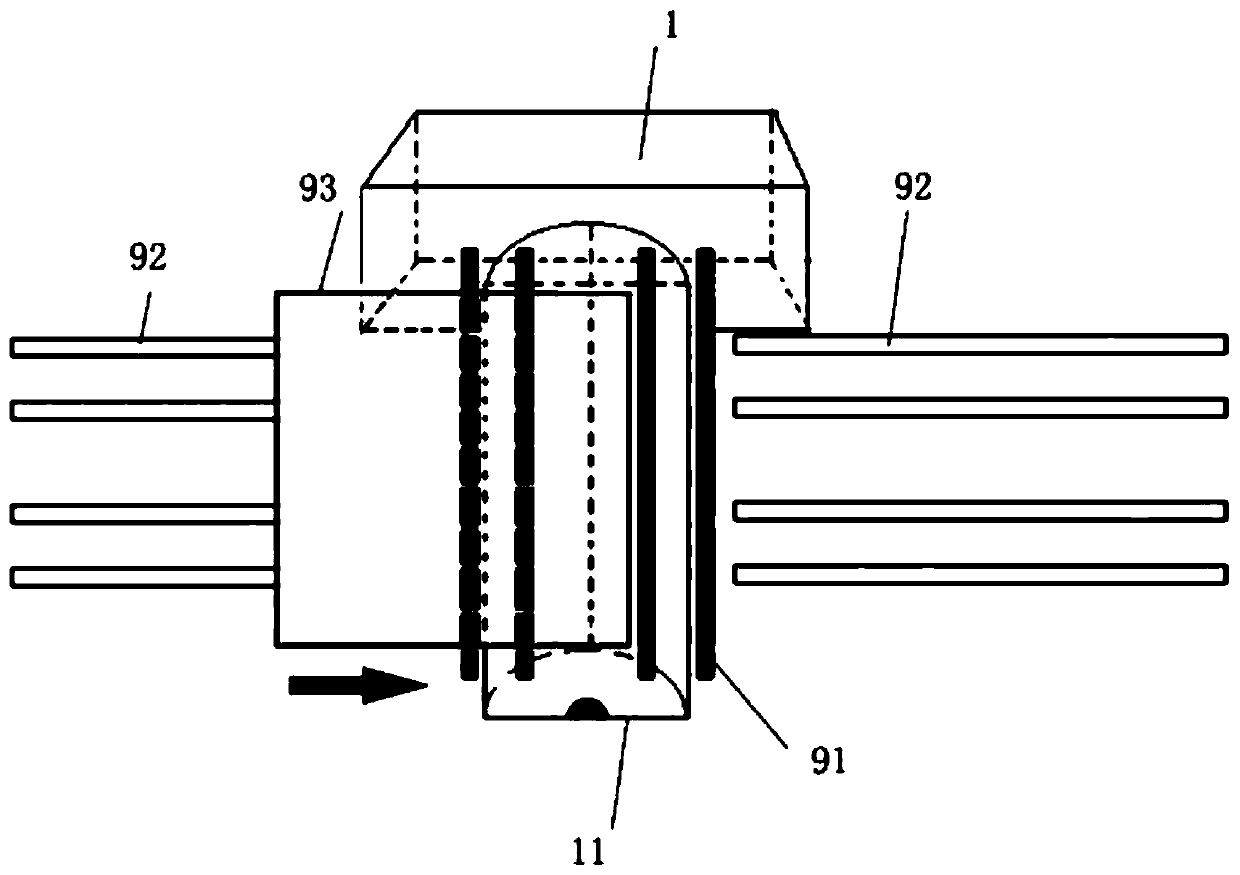 Automatic slurry spreading device and method for bottoms of ceramic unburied bricks