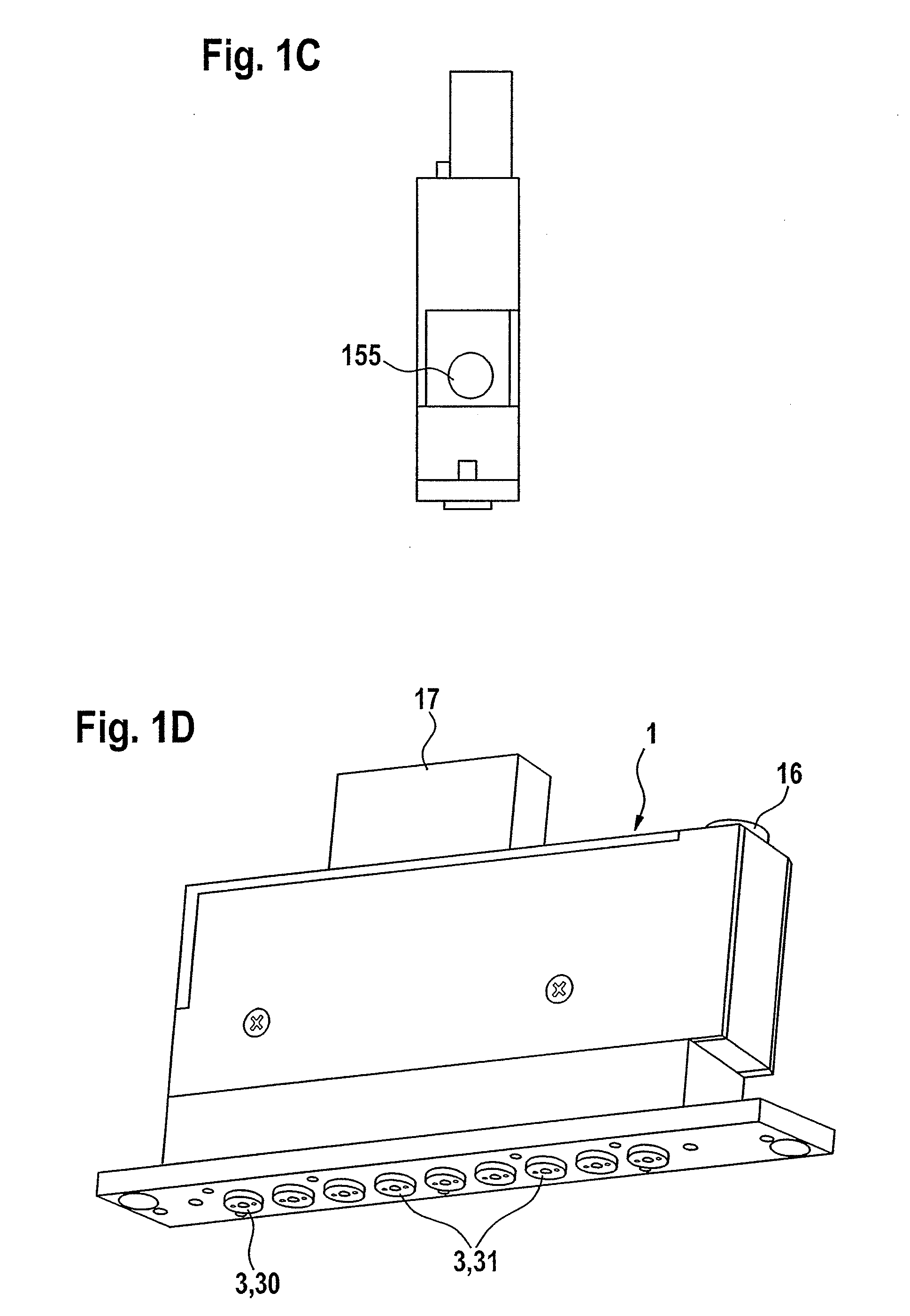 Applicator for applying fluid to a substrate, comprising valve mechanisms, method for cleaning said applicator, and valve mechanisms for said applicator