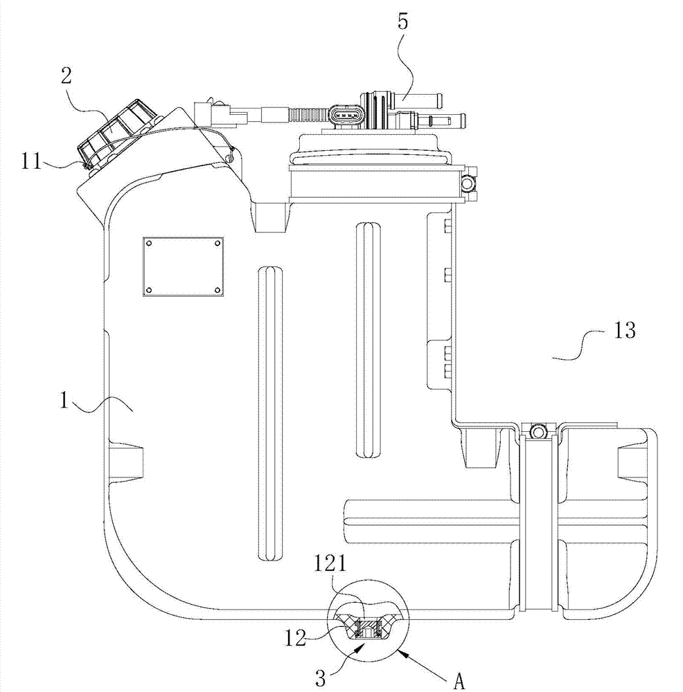 Urea solution tank for SCR aftertreatment system