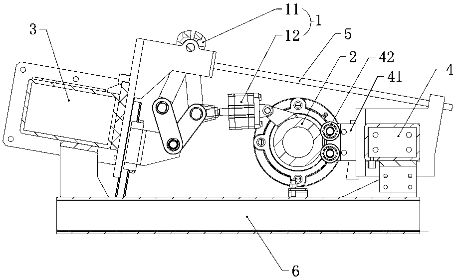 Novel glue-free roll tail sealing device