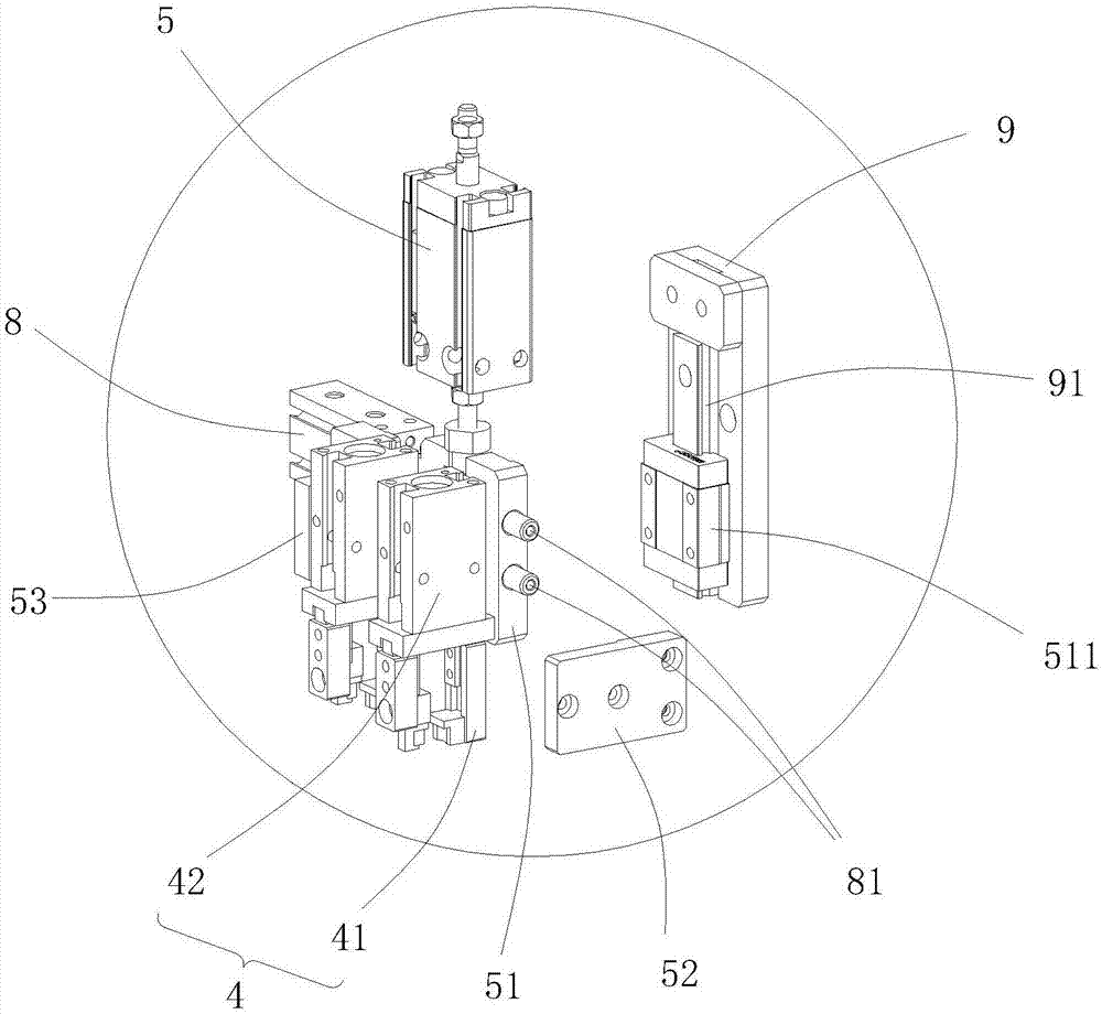 Automatic fetching and conveying device