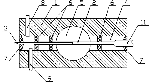 Capillary electrophoresis-chemiluminescence detection interface device and preparation method thereof