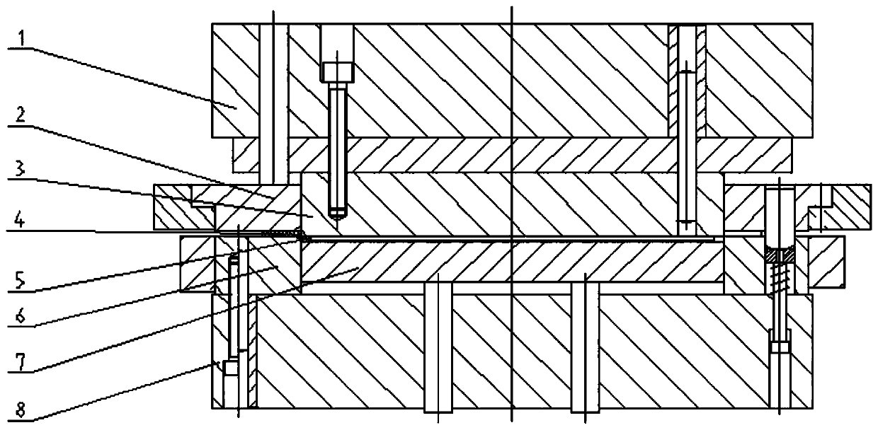 High-strength steel sheet multi-teeth structure precision stamping forming die and method