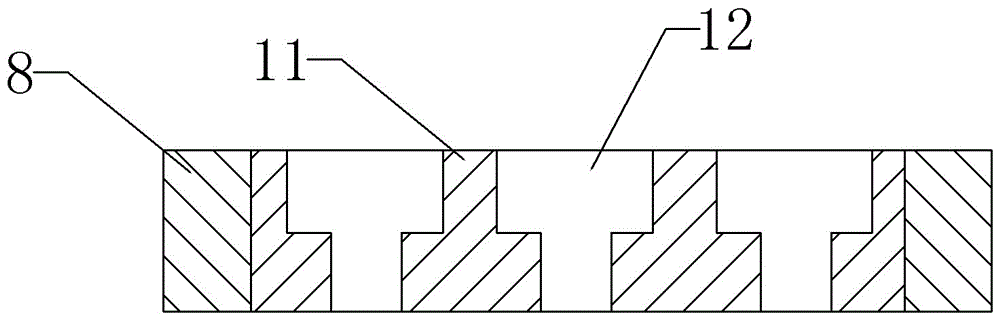 Vine drip irrigation pipe capable of dredging blocked drippers automatically