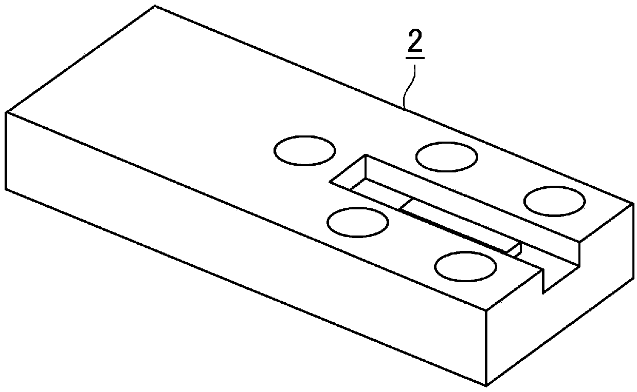 Porous polishing tool and polishing tool including same