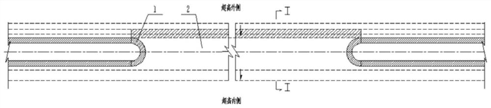 A pavement retaining drainage system at the opening of the central divider in super-high road sections