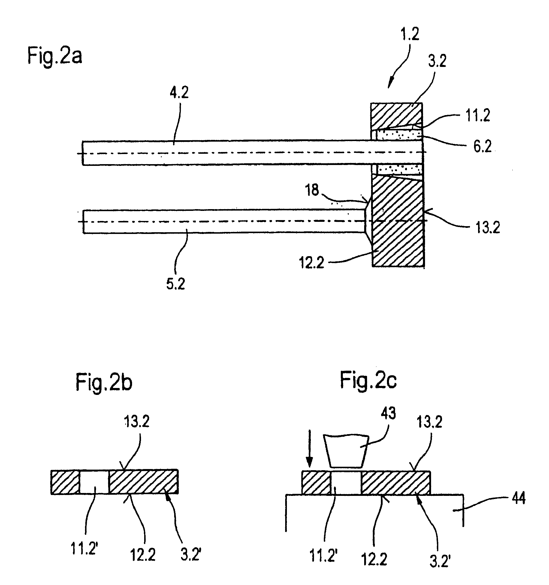 Metal fixing material bushing and method for producing a base plate of a metal fixing material bushing