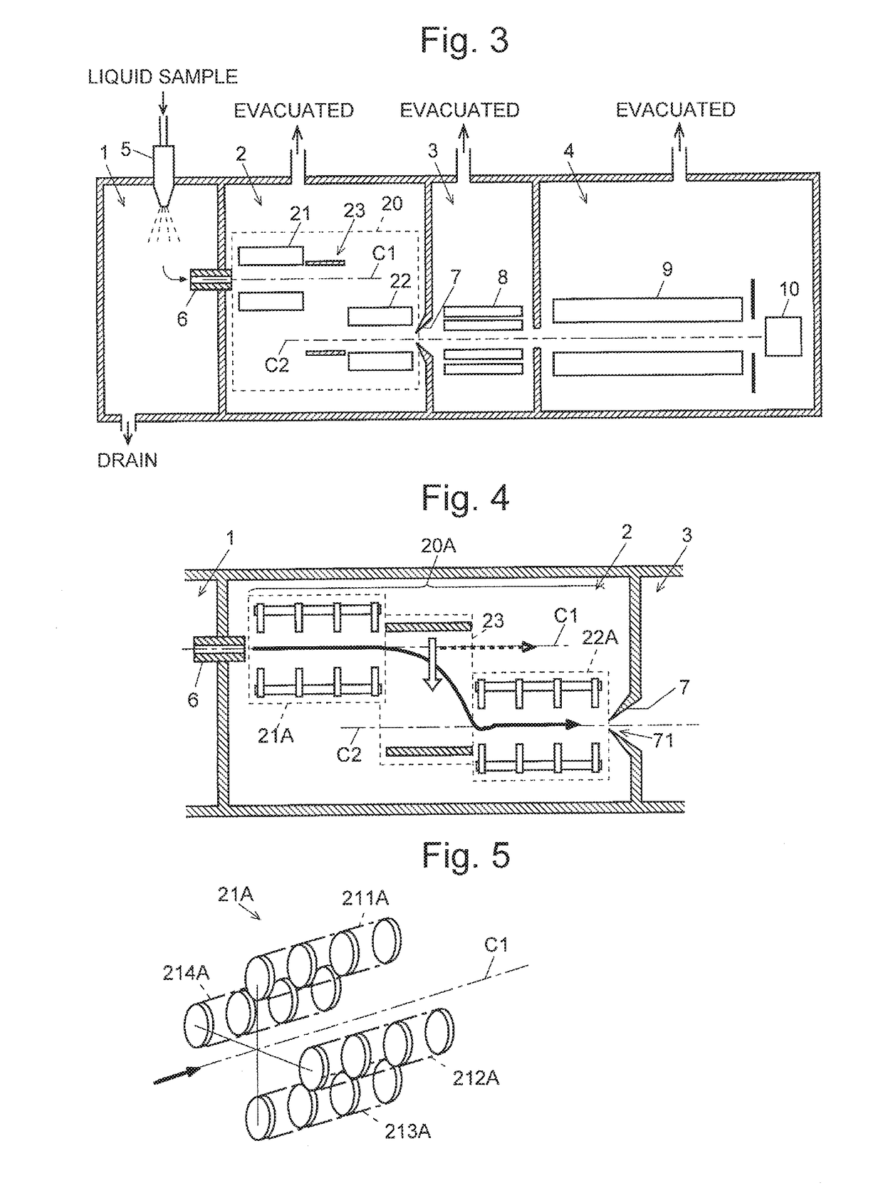 Ion transport apparatus and mass spectrometer using the same