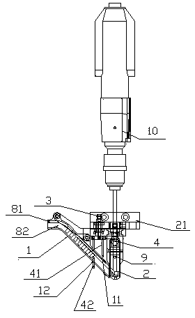 Clip type traveling distributor