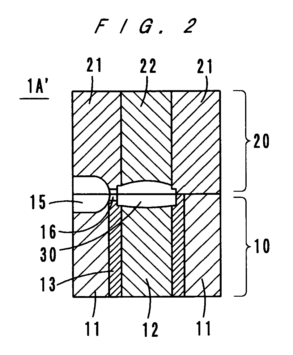 Cold runner injection mold having an insulated gate