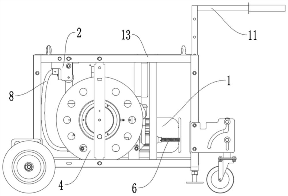 Material traction machine