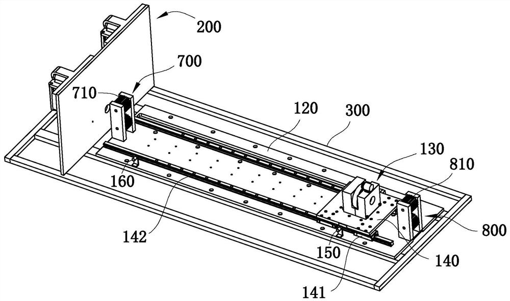 Corrugated pipe cutting machine and its traction mechanism