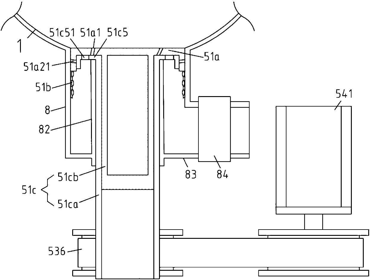 Improved bottom leakage spraying device and cooking machine