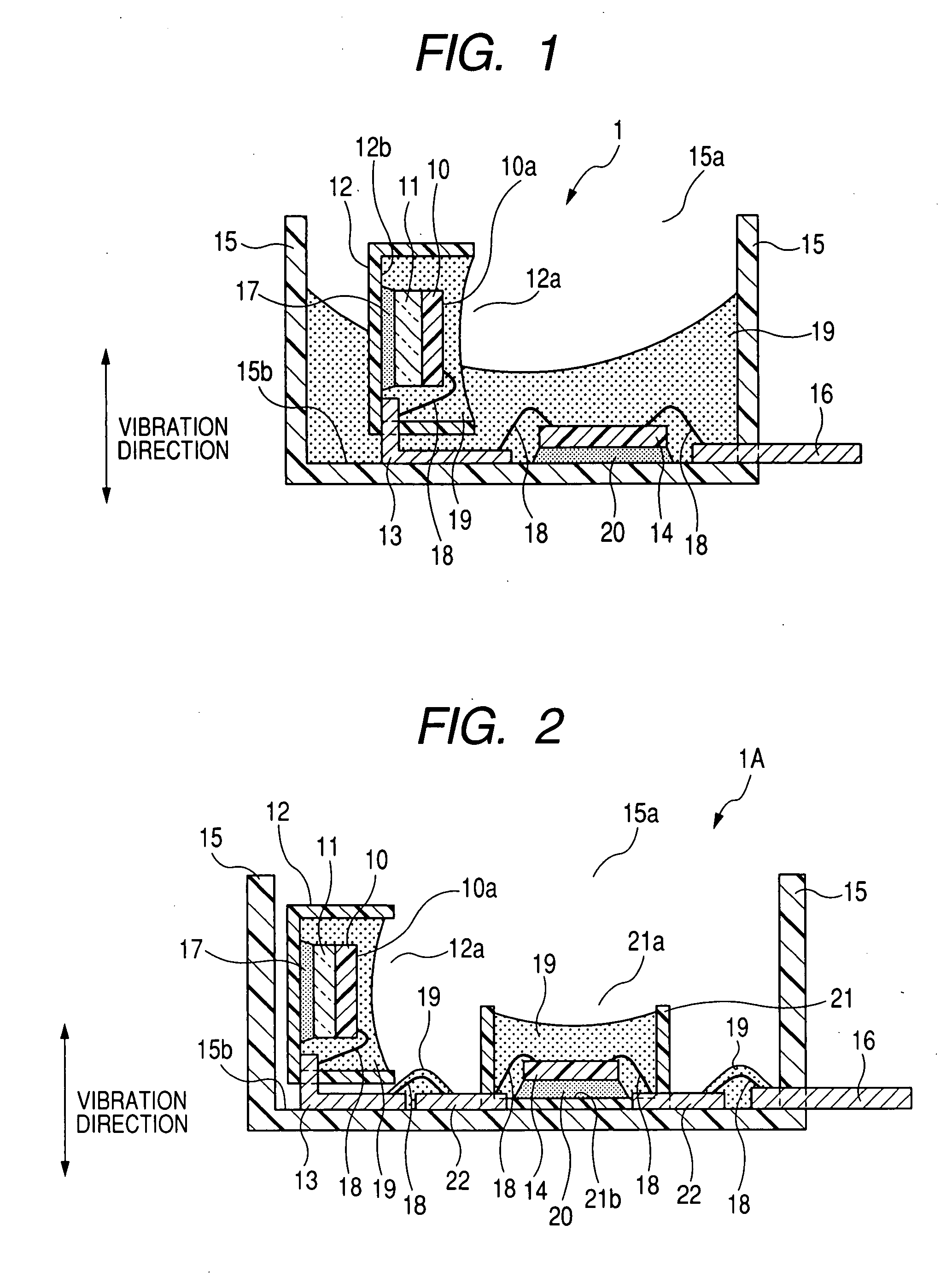 Pressure sensor having improved arrangement of sensor chip for minimizing influence external vibrations