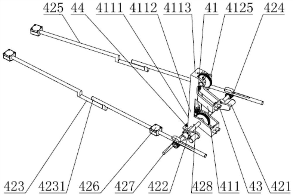 Open type cargo hold, cam linkage type hatch cover overturning locking mechanism and overturning locking method of cam linkage type hatch cover overturning locking mechanism