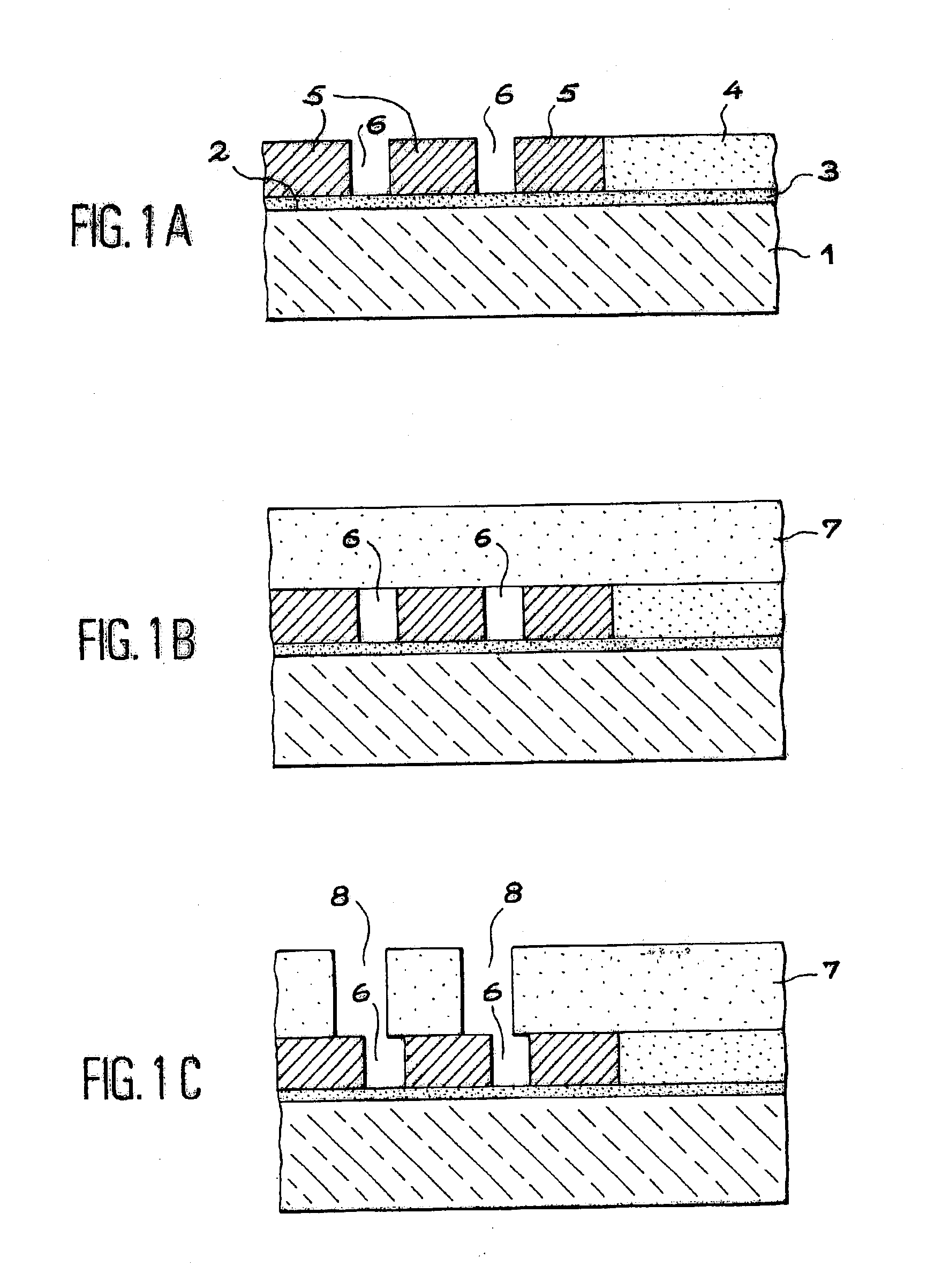 Method for fabricating a structure of interconnections comprising an electric insulation including air or vacuum gaps