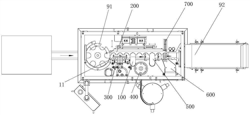 A filling and capping machine and a filling and capping method